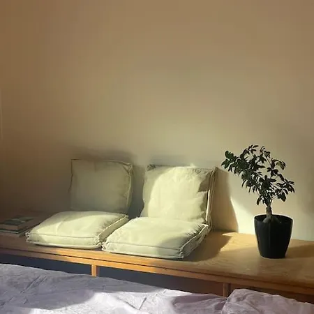 Spacious With View - 5br - Free Parking - Great Wi-fi