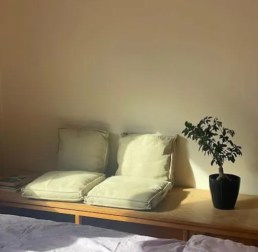 Spacious With View - 5br - Free Parking - Great Wi-fi