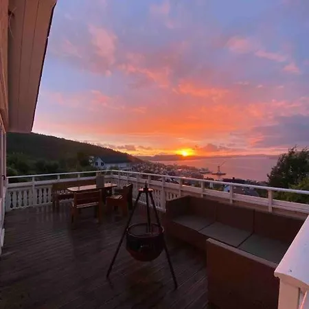 Βίλα Spacious With View - 5br - Free Parking - Great Wi-fi