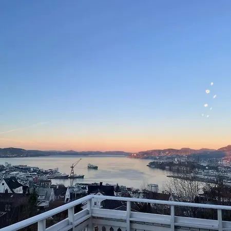 Spacious With View - 5br - Free Parking - Great Wi-fi Βίλα *