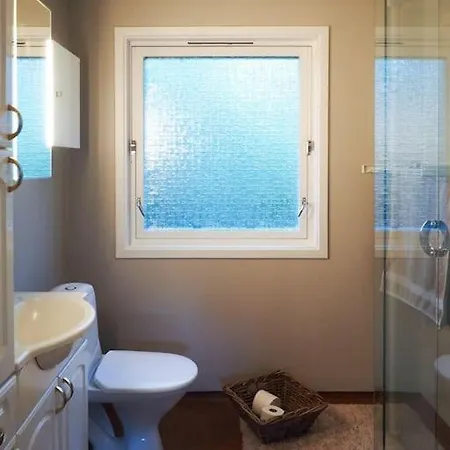 Spacious With View - 5br - Free Parking - Great Wi-fi فيلة برغن