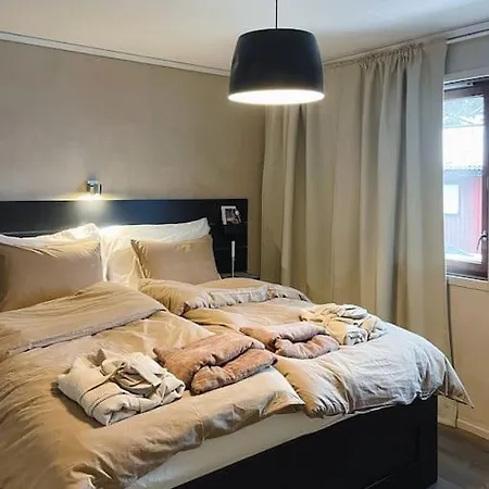 Spacious With View - 5br - Free Parking - Great Wi-fi فيلة برغن