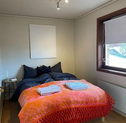 Spacious With View - 5br - Free Parking - Great Wi-fi Villa *