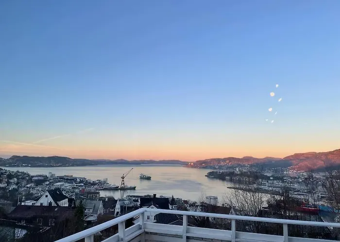 Spacious With View - 5br - Free Parking - Great Wi-fi Βίλα *