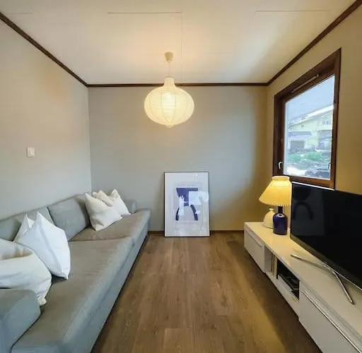 Spacious With View - 5br - Free Parking - Great Wi-fi *