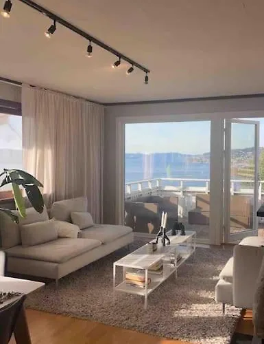 Βίλα Spacious With View - 5br - Free Parking - Great Wi-fi Μπέργκεν