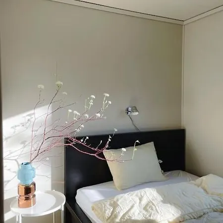 Spacious With View - 5br - Free Parking - Great Wi-fi