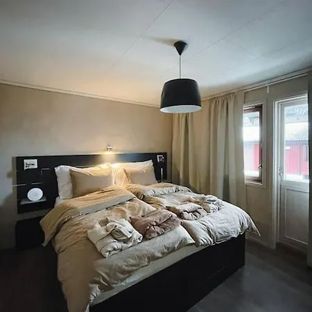 Spacious With View - 5br - Free Parking - Great Wi-fi 卑爾根