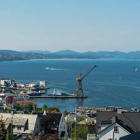 Spacious With View - 5br - Free Parking - Great Wi-fi * 卑爾根