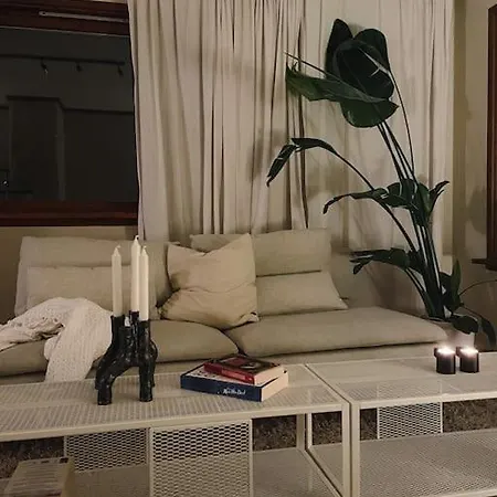 Spacious With View - 5br - Free Parking - Great Wi-fi 卑爾根