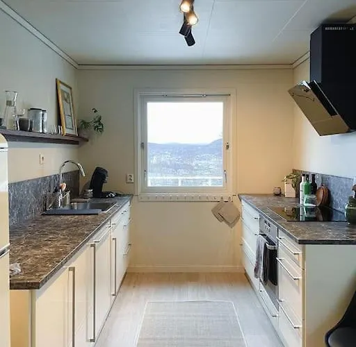 Villa Spacious With View - 5br - Free Parking - Great Wi-fi *