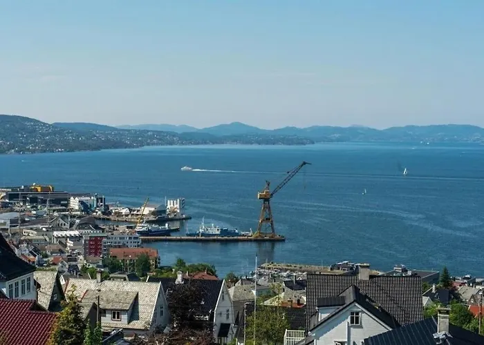 Spacious With View - 5br - Free Parking - Great Wi-fi * Bergen